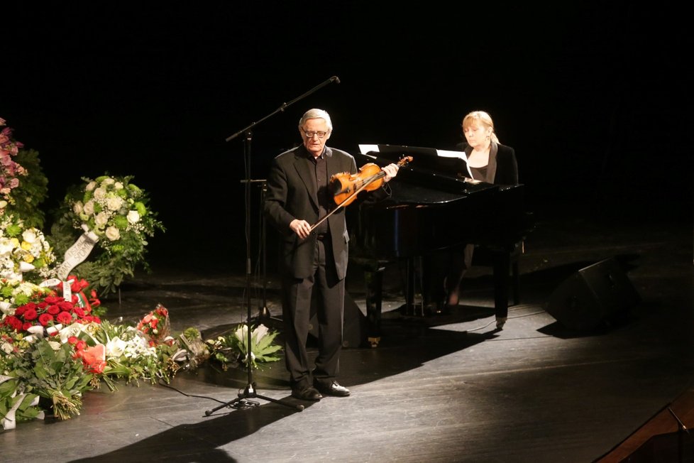 Pohřeb Mariána Labudy ve Slovenském národním divadle.