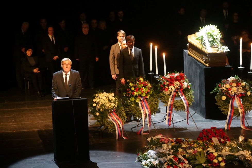 Pohřeb Mariána Labudy ve Slovenském národním divadle.