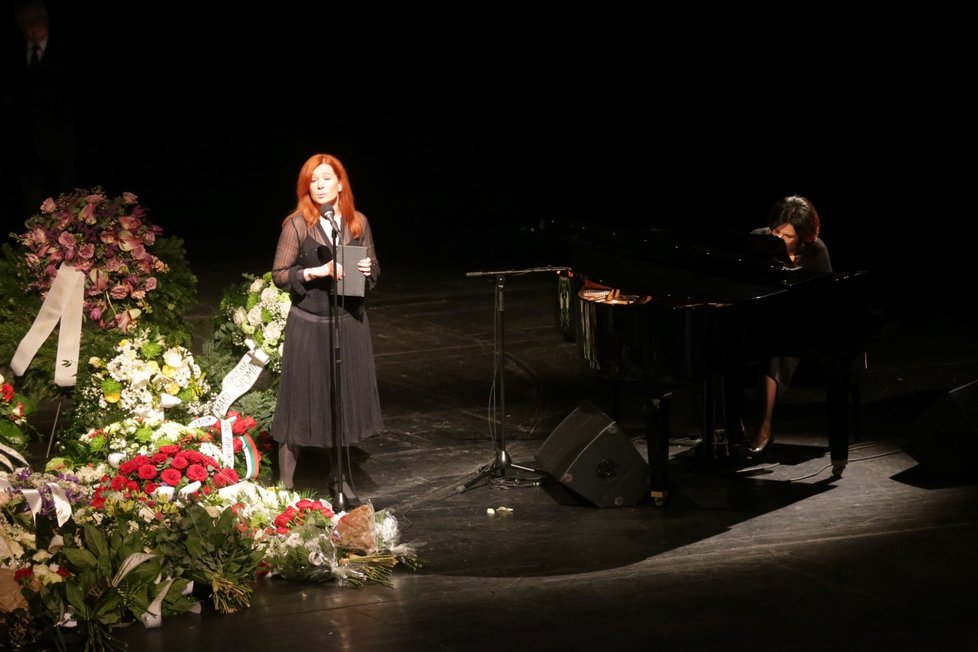 Pohřeb Mariána Labudy ve Slovenském národním divadle.