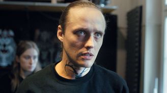 Hodně špatná vlčí smečka. Blackmetalová romance Vlci zobrazuje švýcarskou neonacistickou scénu Hodně špatná vlčí smečka. Blackmetalová romance Vlci zobrazuje švýcarskou neonacistickou scénu