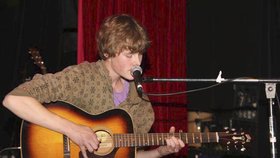 Lachlan Foote (†21) se věnoval zpěvu a hraní na kytaru.
