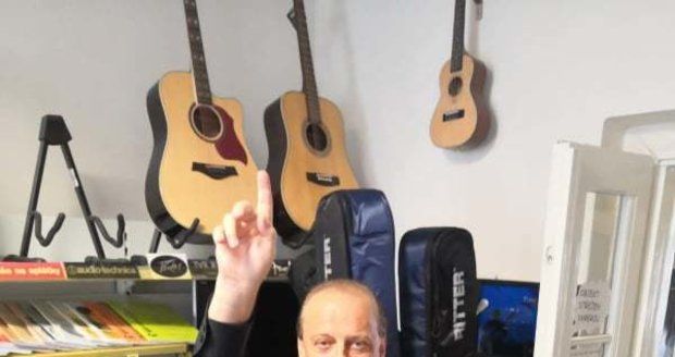 Rocker Láďa Křížek prochází hořkosladkým obdobím. Rozpadlo se mu manželství. Novou lásku už ale našel. Ta mu dokonce pomohla zhubnout dvanáct kilo.