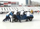 Rusové mají nový zimní sport. Curling hrají se starými auty