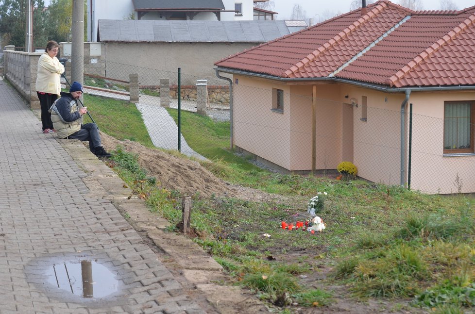 Ládíkův otec si sedl na obrubník a jen plakal