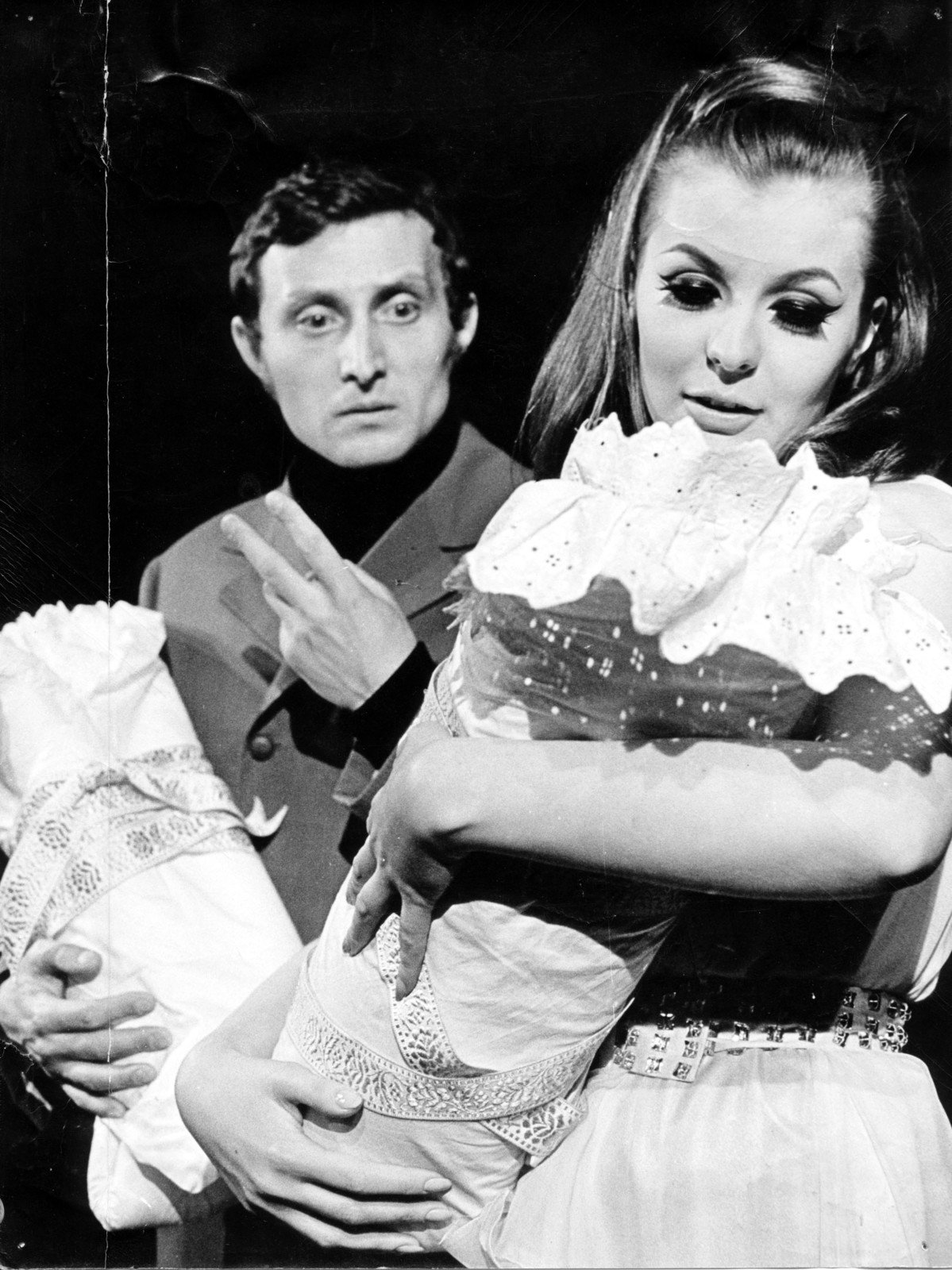 1968 - Ladislav Frej a Evelyna Steimarová ve hře Sladká Irma.