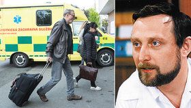Doktor Sova z Nemocnice Ladislav Frej (77) opět pod kudlou: Po rameni ho zradilo koleno.