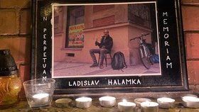27. ledna 2021 se na rohu Blanické a Mánesovy ulice, kde nezřídka trávil svůj čas Ladislav Halamka - svérázná postavička Vinohrad, objevily svíčky a pietní předměty.