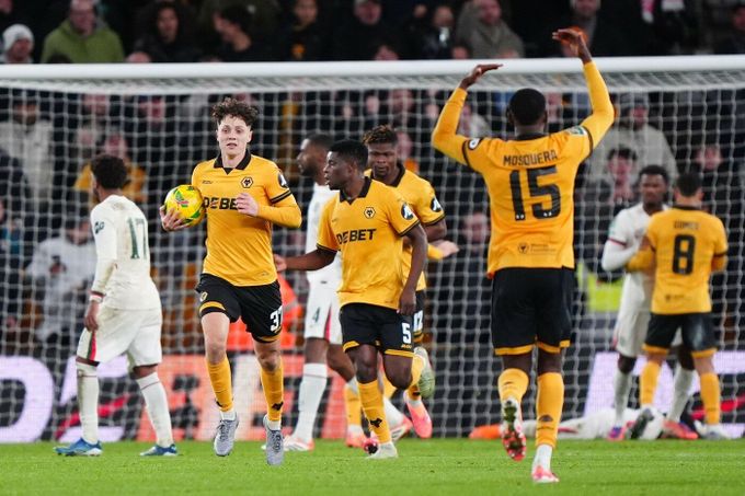 ONLINE: Wolves - West Ham. Vybojuje Krejčí proti Součkovým Kladivářům první výhru? ONLINE: Wolves - West Ham. Vybojuje Krejčí proti Součkovým Kladivářům první výhru?