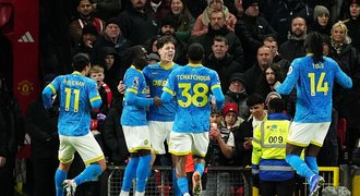 SESTŘIHY: Krejčí v hlavní roli, skóroval na Old Trafford. Ztráty favoritů a remízový Nový rok SESTŘIHY: Krejčí v hlavní roli, skóroval na Old Trafford. Ztráty favoritů a remízový Nový rok