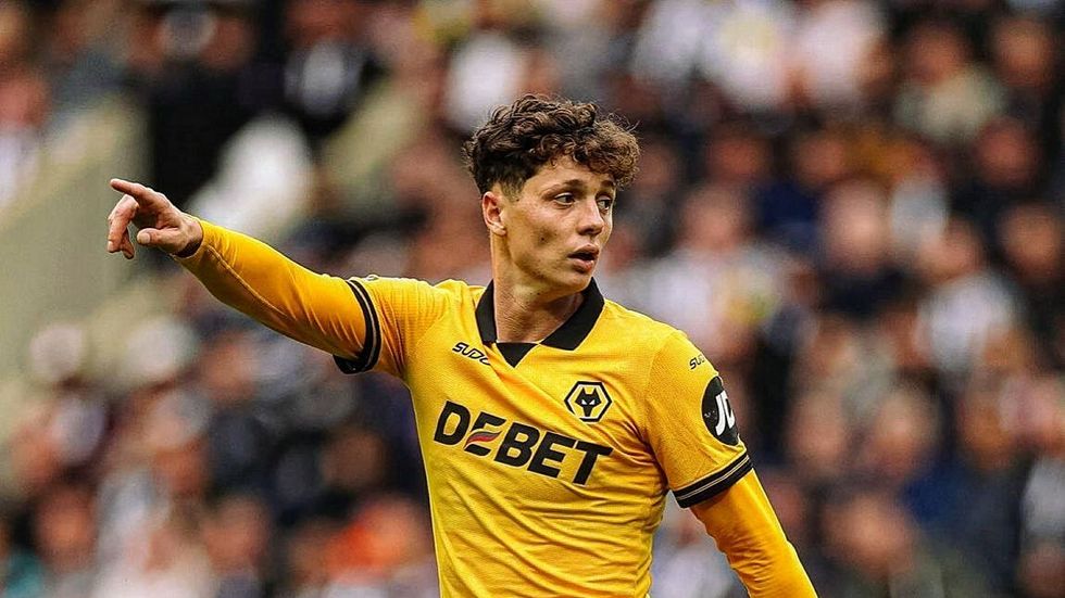 Krejčí v dresu Wolverhamptonu, kde by si měl vydělat 64 milionů korun ročně.