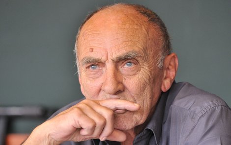 Ladislav Lakomý propůjčil hlas například Alainu Delonovi.