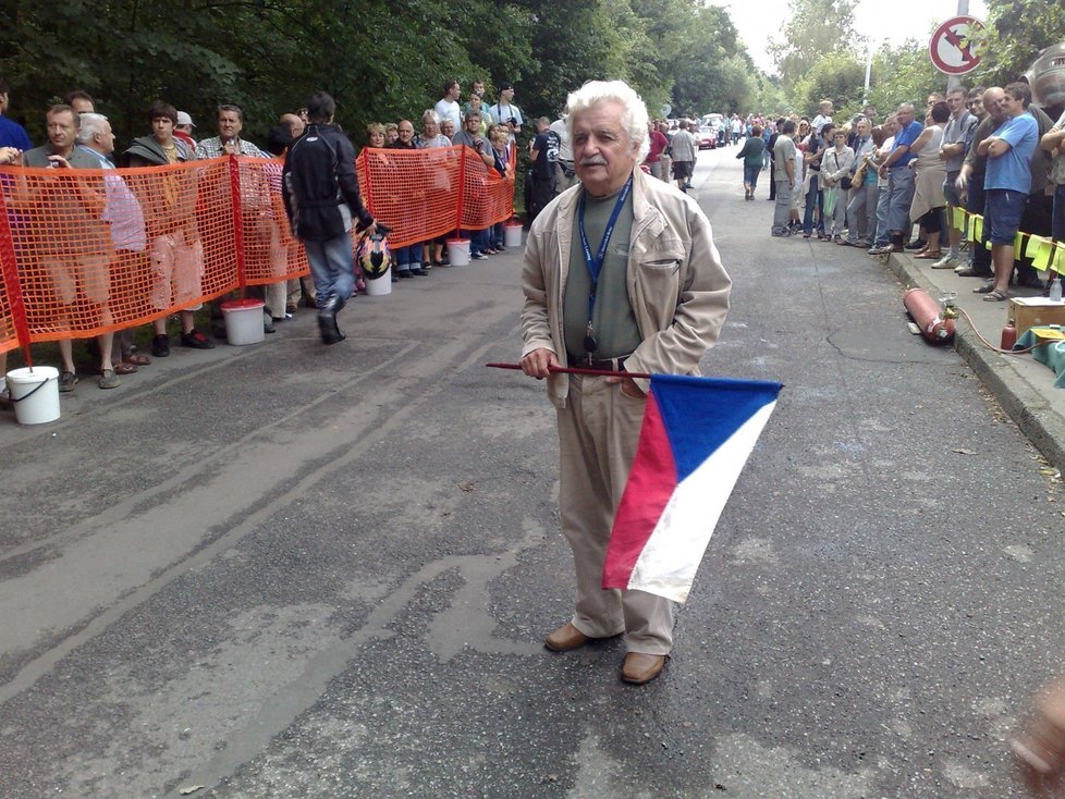 Významným hostem akce byl i scénárista, režisér, herec a milovník veteránů Ladislav Smoljak