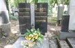 Hudební skladatel je pochován v rodinném hrobě na Olšanech.