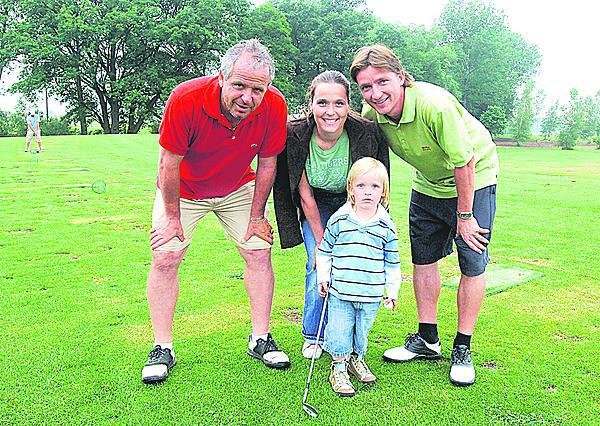 Generace na golfovém place. Láďa, dcera Pavlína, zeť Šmíca a dcerka Viktorie.