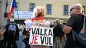Vrabel v sobotu pořádal demonstraci proti jaderným zbraním a aktuálnímu stavu ČR. Vrabel v sobotu pořádal demonstraci proti jaderným zbraním a aktuálnímu stavu ČR.