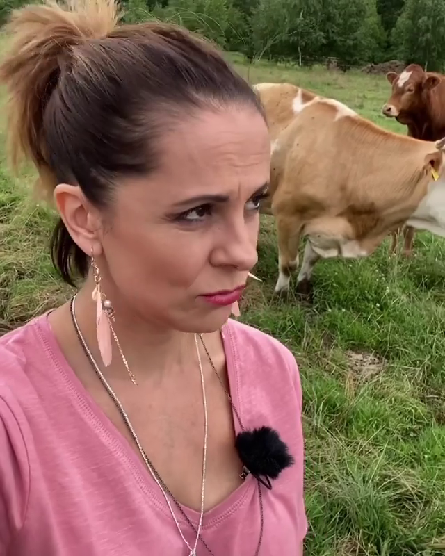 Laďka Něrgešová při natáčení reality show Farmář hledá ženu