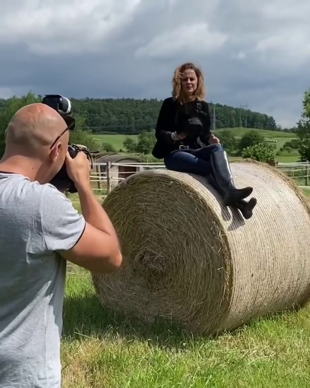 Laďka Něrgešová při natáčení reality show Farmář hledá ženu