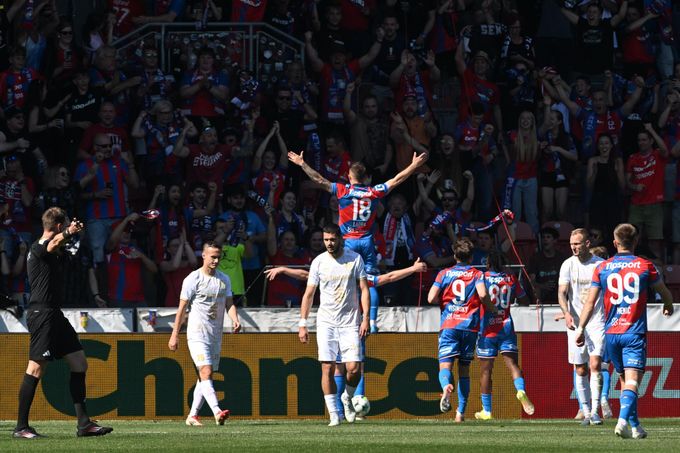 Plzeň - Hradec 3:1. Otočka a dominance po půli. Viktoria zvýšila náskok na třetím místě Plzeň - Hradec 3:1. Otočka a dominance po půli. Viktoria zvýšila náskok na třetím místě