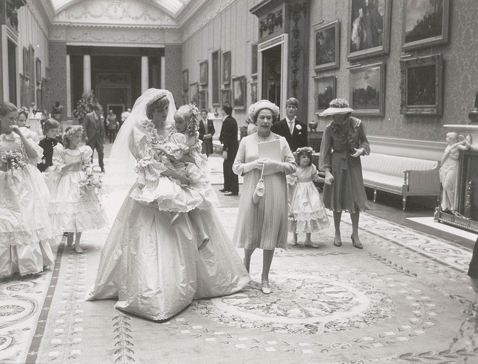 Ze zákulisí svatby Diany a Charlese: Nevěsta s královnou Alžbětou II.