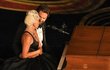 Lady Gaga s Bradleyem Cooperem na předávání Oscarů za rok 2018 zazpívali hit Shallow