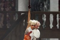 Ceny MTV: Lady GaGa krvácela na pódiu!