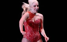 Lady Gaga znovu šokuje: Přibrala 13 kg! Skoro se nevejde do kostýmu...
