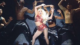 Extravagantní Lady Gaga nejvíce vydělala díky svému novému albu Born This Way a dlouhému turné The Monster Ball, které čítalo 201 koncertů