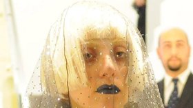 Lady Gaga vypadala i tvářila se jako mrtvola