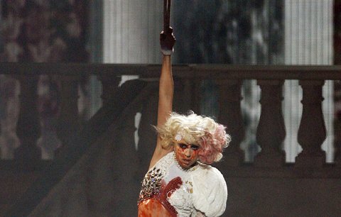 Ceny MTV: Lady GaGa krvácela na pódiu!