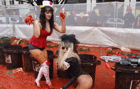 Rajčatová bitka: Je to Katy Perry a Lady Gaga?