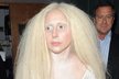 Před Halloween vystoupila Lady Gaga jako středověký přízrak