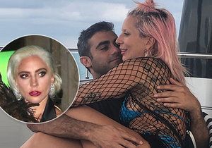 Zrodila se láska! Zpěvačka Lady Gaga ukázala nového chlapa.