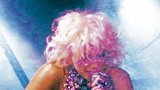 Vystoupení Lady GaGa: Během zpěvu jí vypadla prsa!