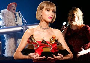 Lady Gaga na Grammy ukázala zrzavé vlasy, Taylor Swift si převzala tři ceny a Adele se musela potýkat s problémy se zvukem.