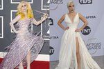Na obou fotkách je jedna žena. Lady Gaga svůj styl opravdu hodně změnila.