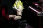 Lady Gaga spadla na koncerte z piana