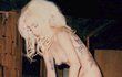 Lady Gaga se nechala zvěčnit úplně nahá.