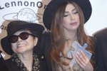 Manželka zesnulého Johna Lennona,  Yoko Ono věnovala cenu za mír zpěvačce Lady Gaga