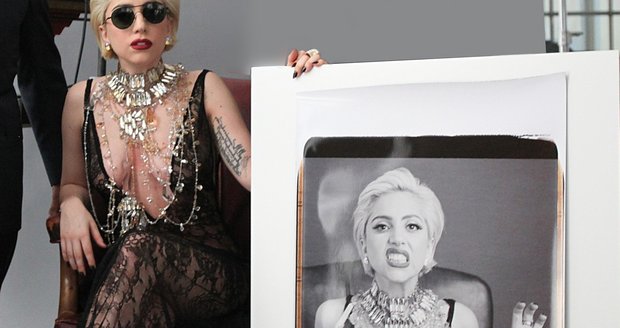 Lady Gaga na sebe ráda poutá pozornost...