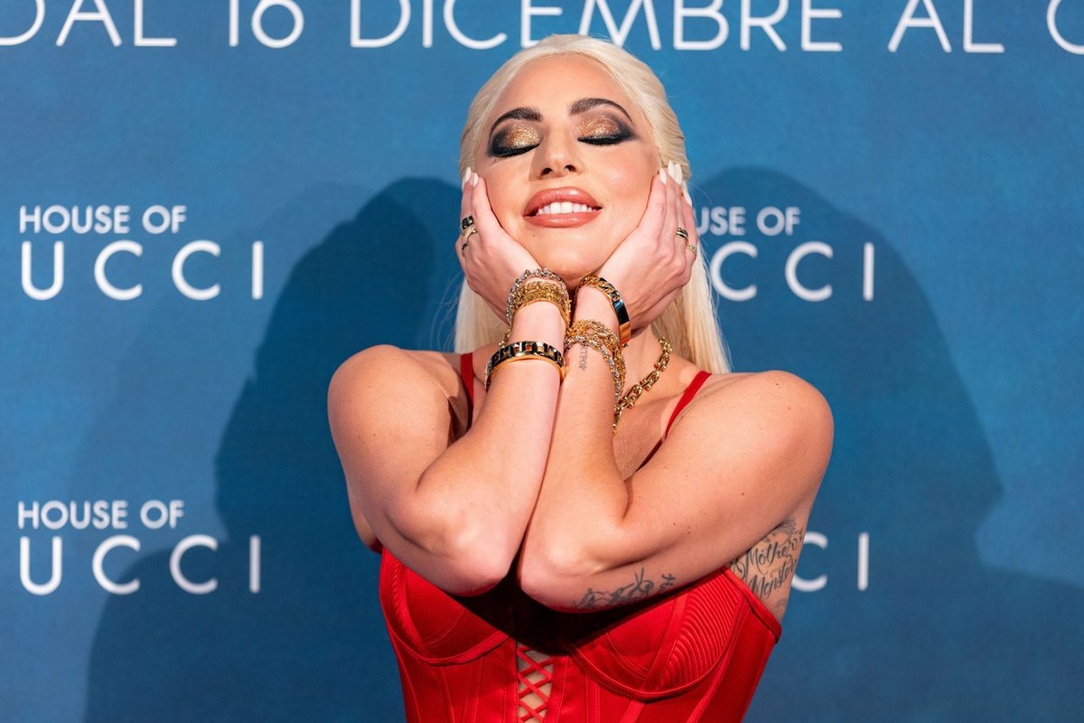 Božská Lady Gaga na premiéře filmu Klan Gucci