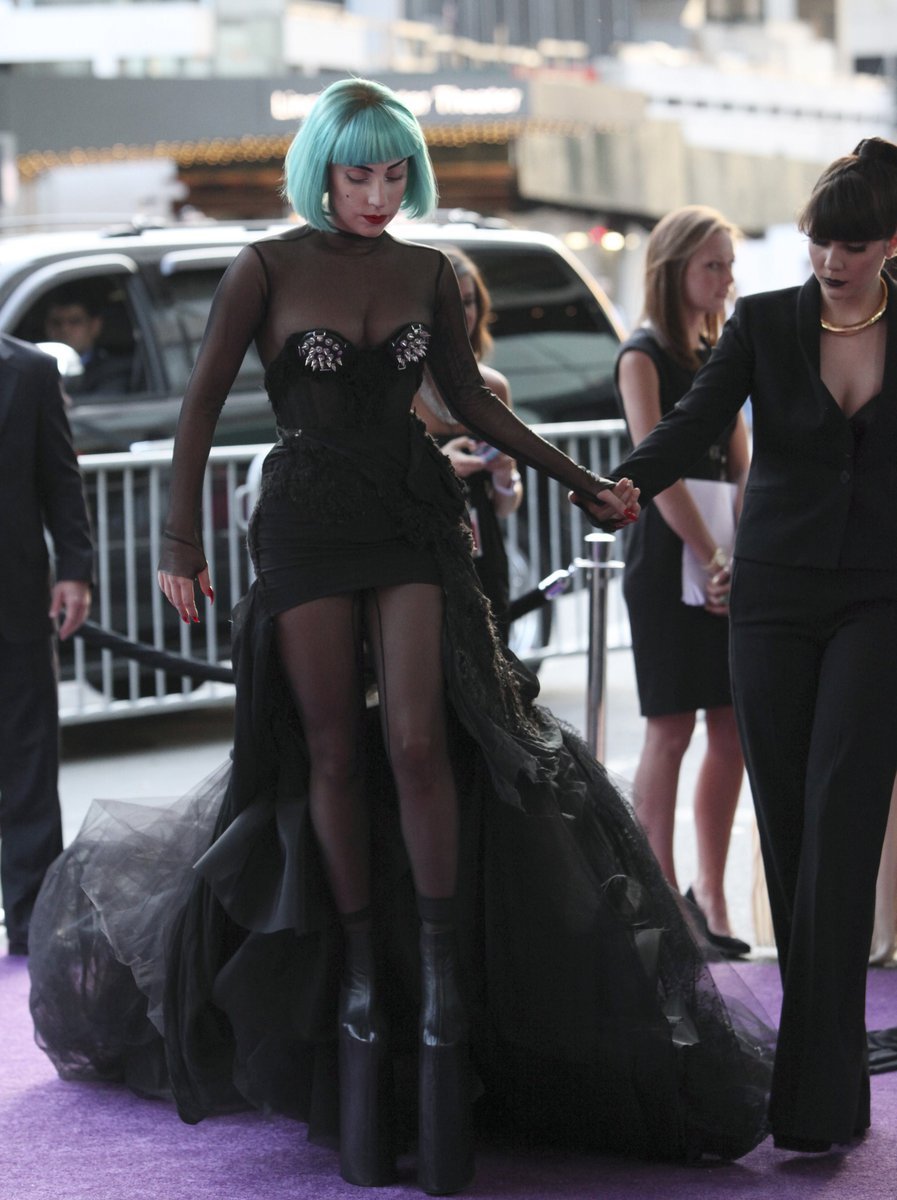 Lady GaGa a její chůdy