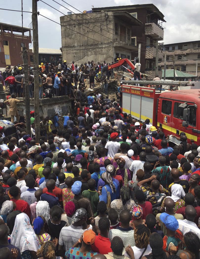 V Lagosu v Nigérii se zřítila třípatrová budova školy.