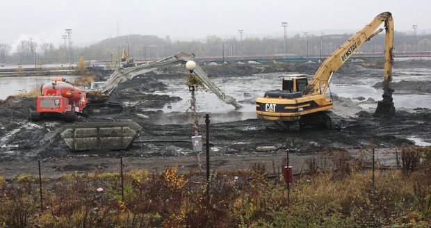 Likvidace lagun z bývalé chemičky Ostramo bude trvat další dva roky.