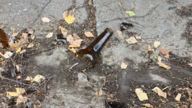 Agresor napadl muže v Olomouci lahvemi od piva.