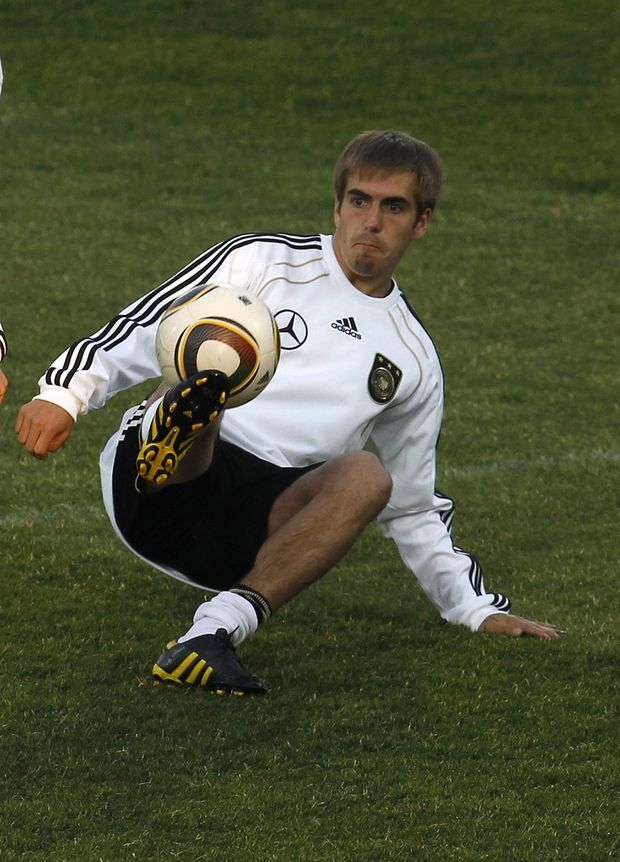 Philipp Lahm se pásky nevzdá. Philipp Lahm se pásky nevzdá.