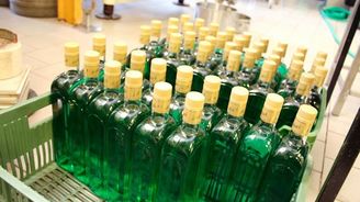 Boj s nelegálním alkoholem přitvrdil. Obchodníci budou muset mít koncesi