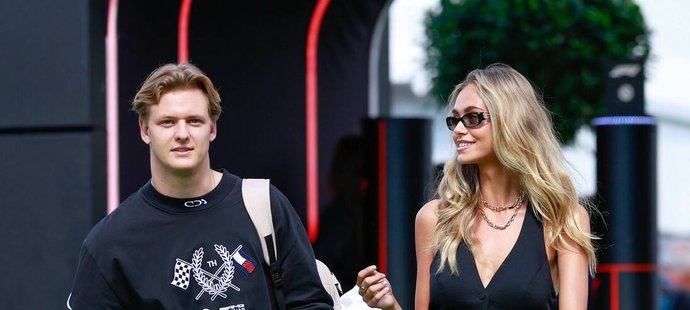 Modelka Laila Hasanovičová a Mick Schumacher