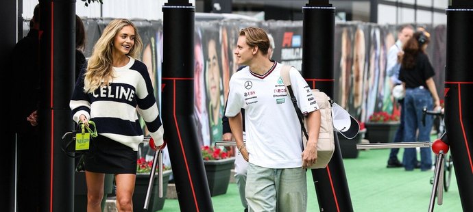 Zamilovaný Mick Schumacher s Lailou