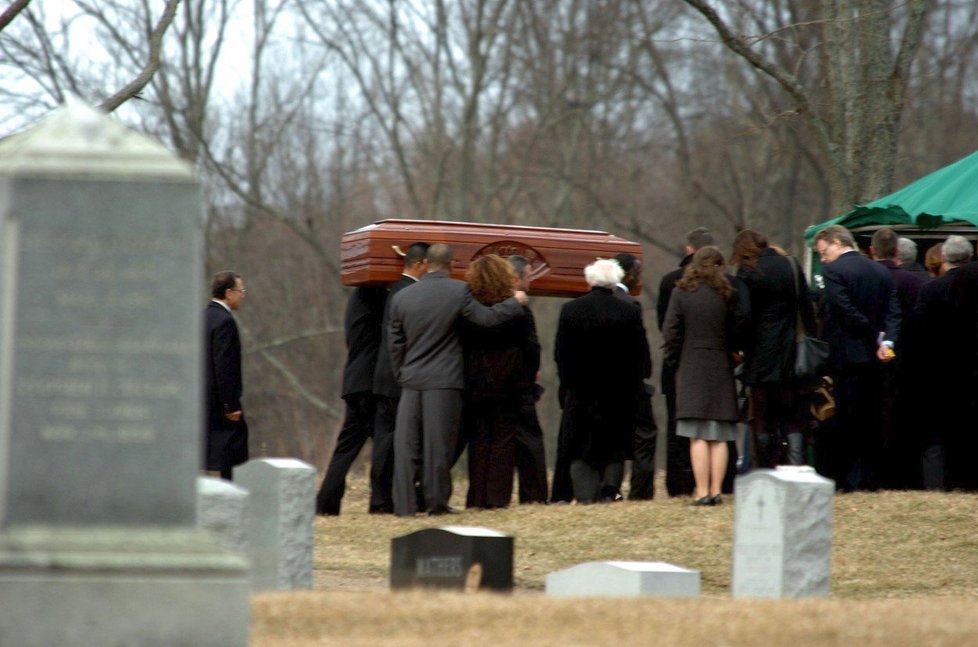 Liam Neeson na pohřbu své manželky