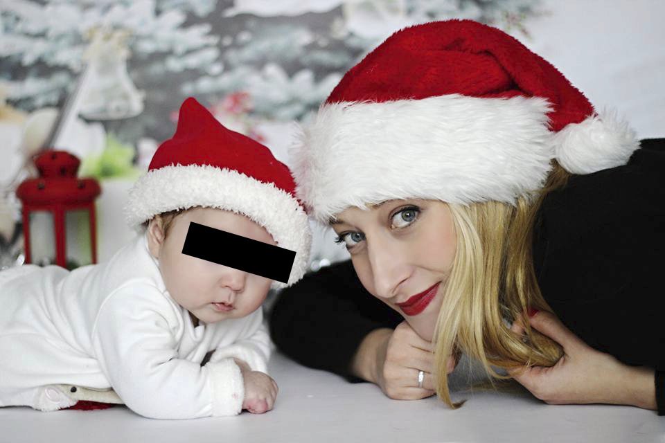 Partnerka hokejového sudího Lainky umístila na facebook dojemnou vánoční fotku s dcerou